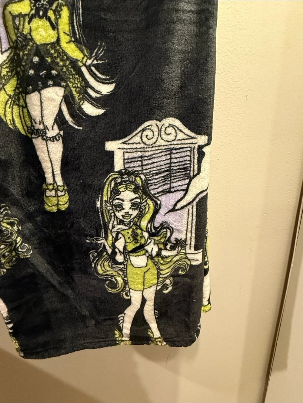 Monster High Halloween Throw Blanket NWT